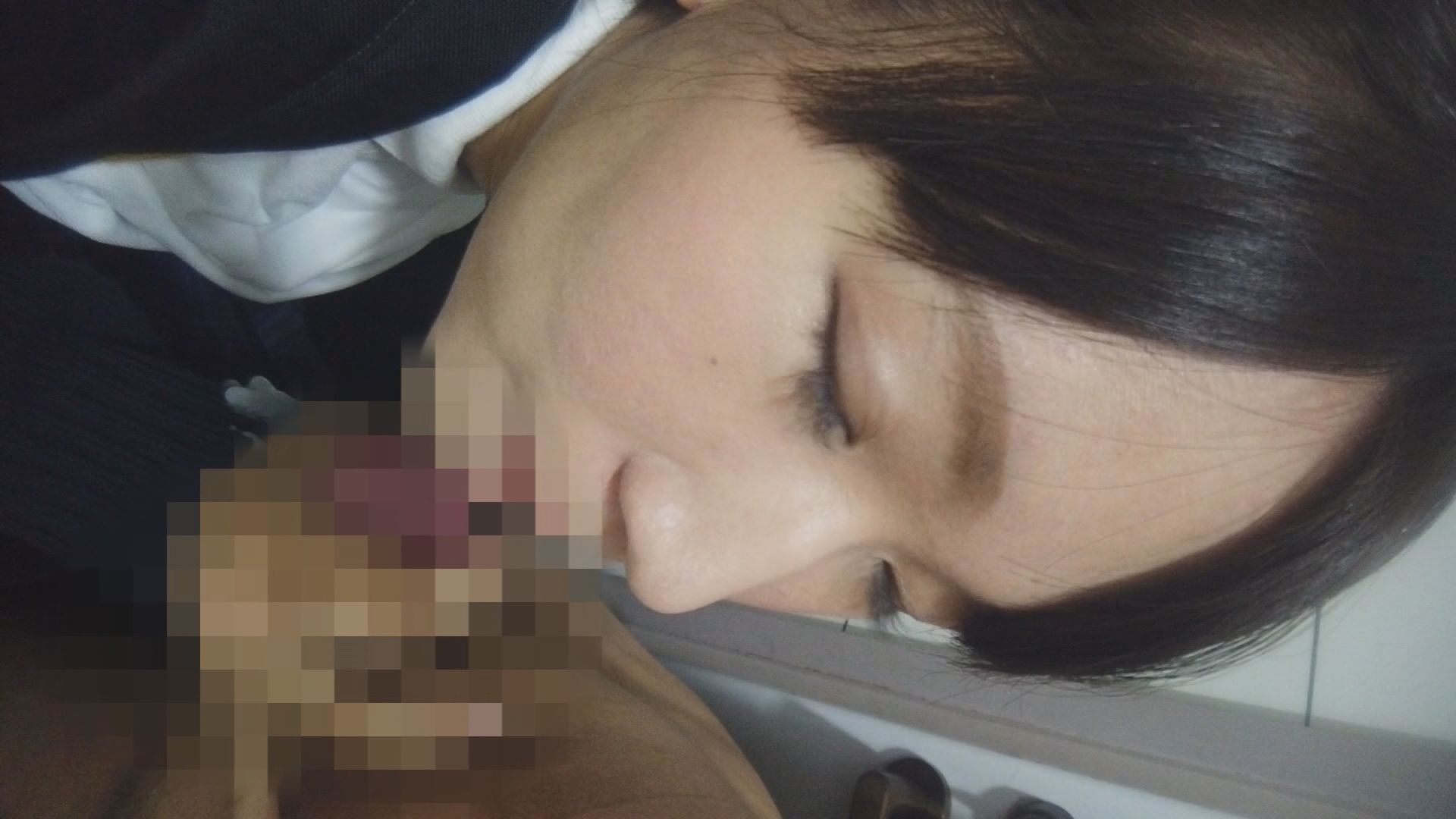 NUBI-063 痴かん願望あり ちかんサイトで出会ったドM女性と電車チカン - 画像 (8)