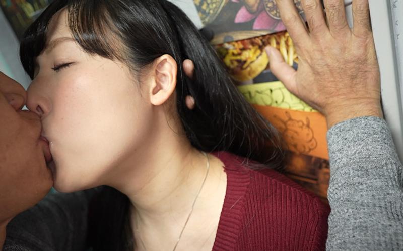 SE-205 大復活!素人援交生中出し 小洒落たスイーツ系料理教室の美人先生は甘サド魔性 やべーオンナだった 強制睡眠ヤリ輪姦からの〜まさかの逆襲で男を骨抜き甘々中出し - Image 2